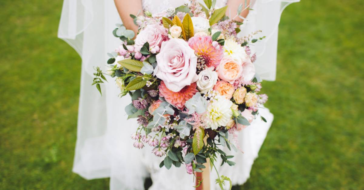 Popular Wedding Flowers for Summer 2019. Desktop Image
