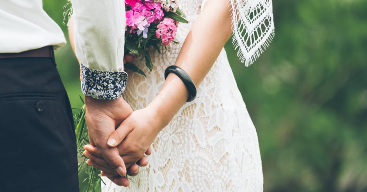 WEDDING DETAILS TO SAVE MONEY ON. Desktop Image