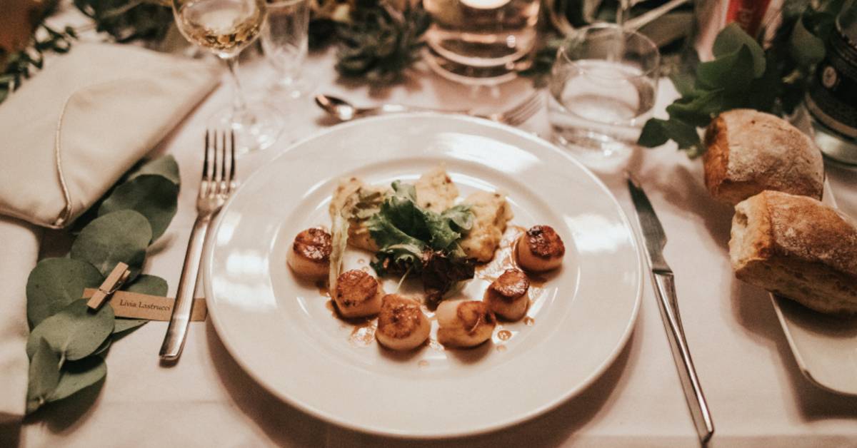 WHAT FOOD TO SERVE AT YOUR WEDDING. Desktop Image