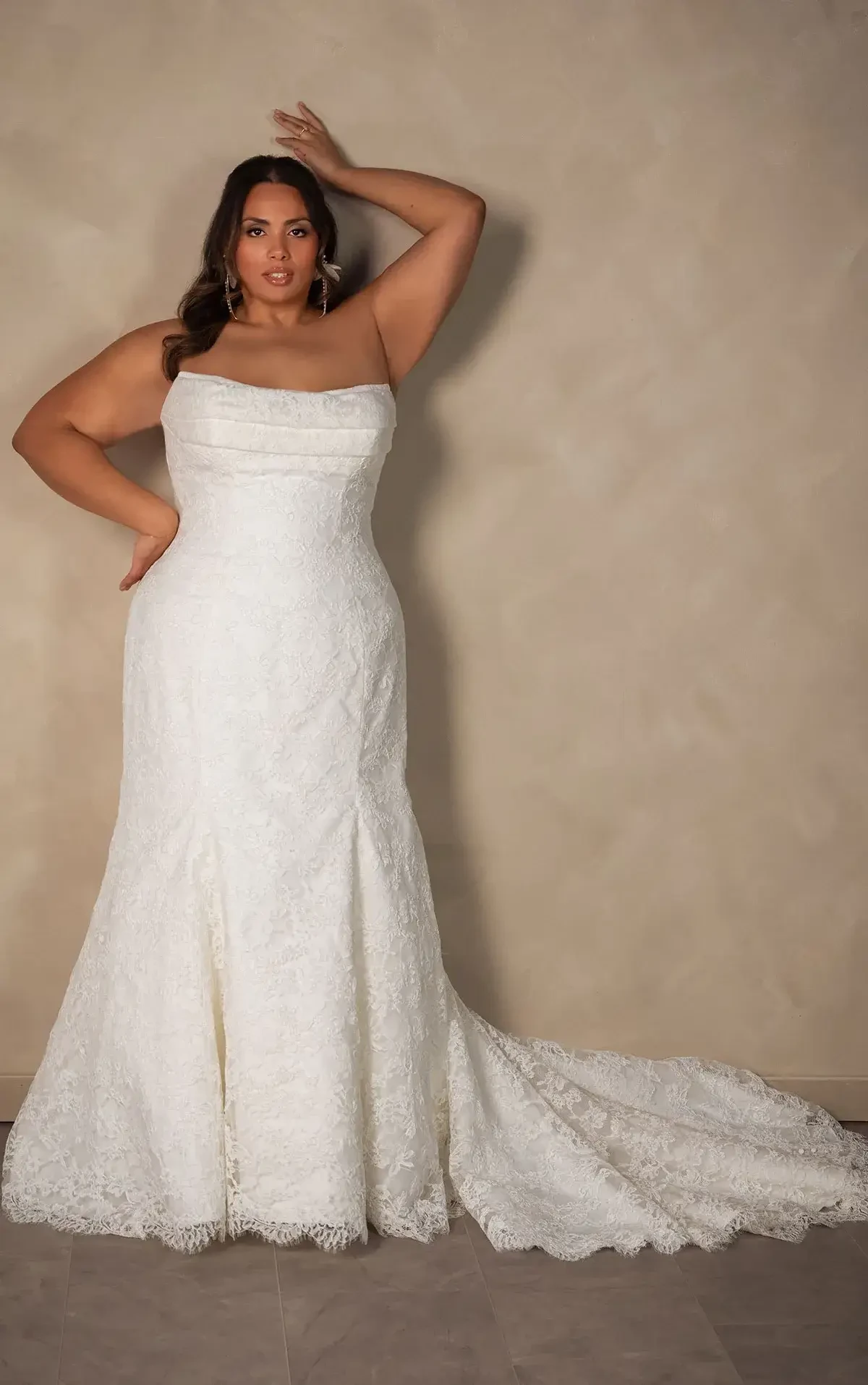 Plus-Size Bridal Fit Guide: How 2026 Designs Support and Celebrate Your Curves. Desktop Image