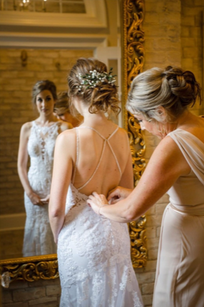 Photo of the real bride posing near the mirror