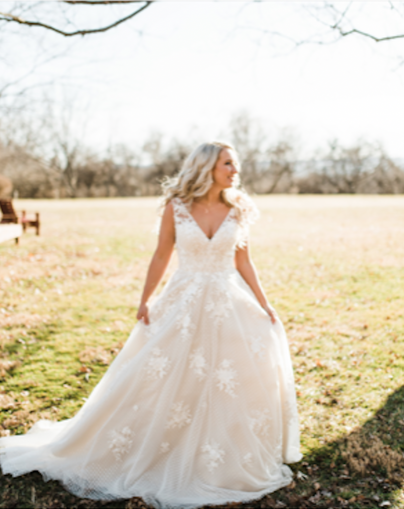 Photo of the real bride in the field